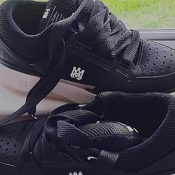 Trying to start a shoe selling business - Picture 1 of 3